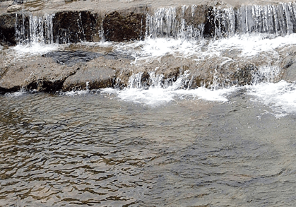 월성계곡 시냇물처럼 잔잔히 흐르는 물