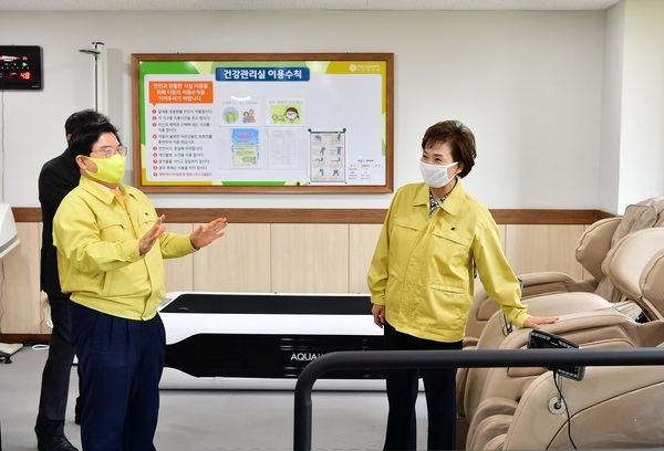 김현미 국토부 장관, 장성 공공실버주택 ‘누리타운’ 방문 이미지 2