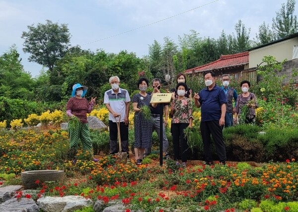 장성군 남면 마산마을 주민들, ‘마산 꽃동산’ 조성 구슬땀 이미지 2