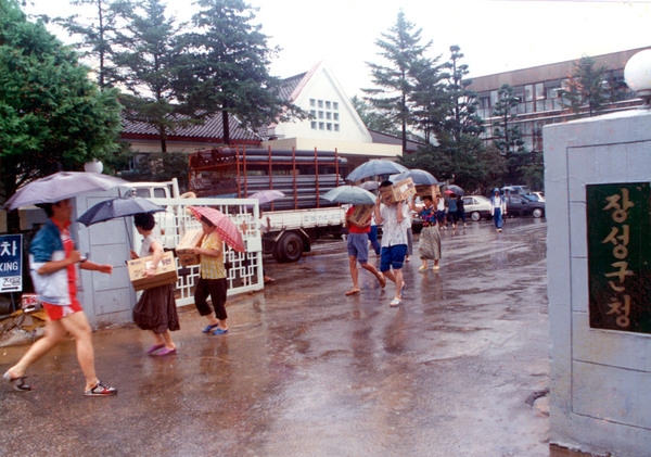 1989수해현장긴급구호품전달