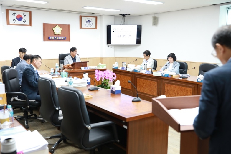 제369회 장성군의회 제1차 정례회 제3차 산업건설위원회 이미지 1