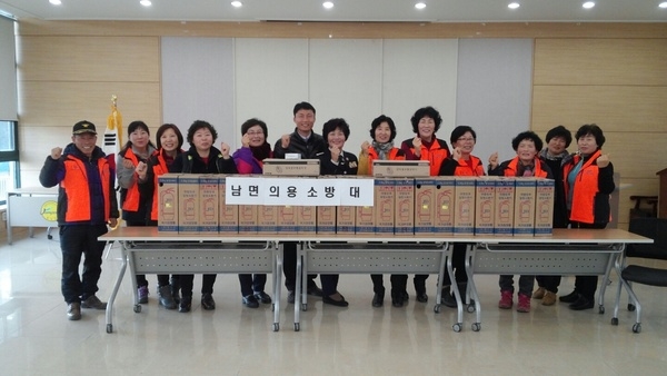 의용소방대 및 의용여성소방대 어려운 이웃에게 소화기 배부 및 소방안전교육 실시 이미지 1