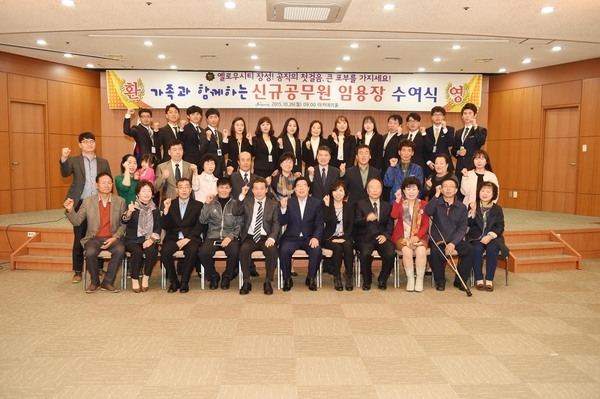 장성 새내기 공무원, 공직 첫발 ‘가족과 함께’ 이미지 1