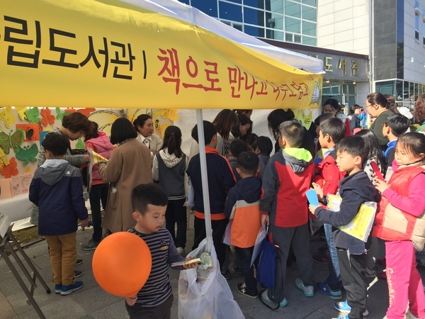 장성군립도서관, 책놀이 한마당 ‘성황’ 이미지 1