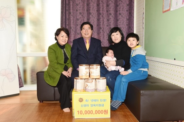 장성군, 넷째아 양육비 천만원의 첫 주인공을 만나다! 이미지 1