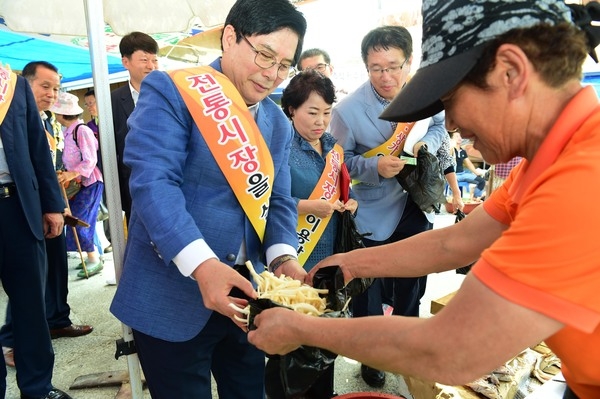 [포토] “장성황룡시장, 넉넉한 인심도 담아드립니다” 이미지 1