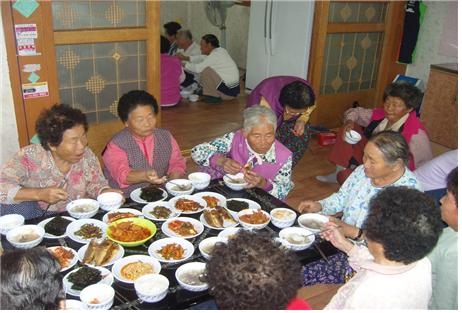 장성군, 마을마다 ‘노인의 날’ 잔치 열어 이미지 1