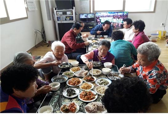 장성군, 어르신이 주인공인 ‘노인의 날’ 행사 눈길 이미지 1