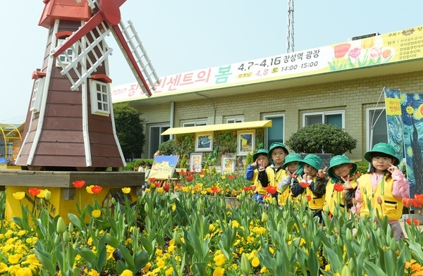 노란 튤립이 물들이는 4월의 장성 이미지 1