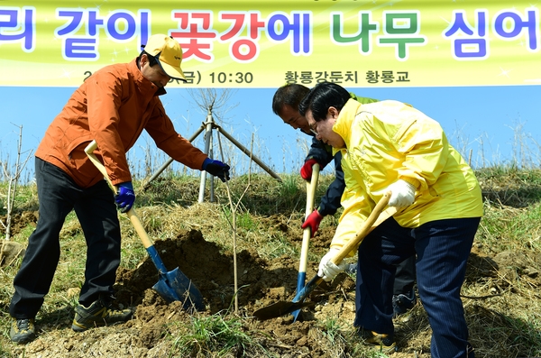 장성군, “맑은 공기 가득한 황룡강 미래 위해 나무 심어요” 이미지 1