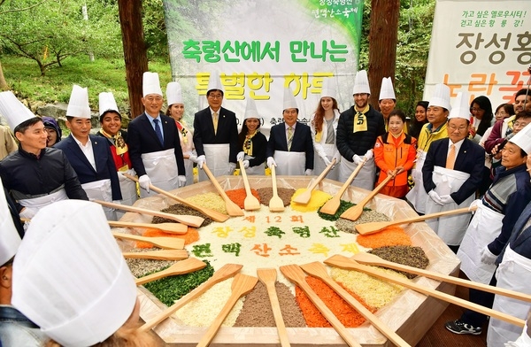 “맑은 공기 마시며 힐링” 장성 축령산 편백산소축제 인기 이미지 1