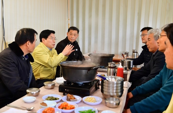유두석 장성군수, 산업・농공단지 대표들에 지역 상가 이용 당부 이미지 2