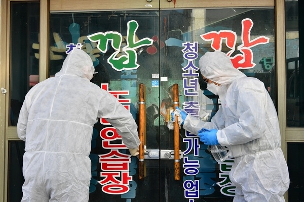 [포토뉴스] 장성군 “PC방, 학원 등 집중소독… 코로나19로부터 청소년 지킨다” 이미지 2