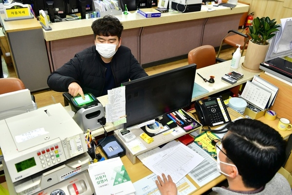 [포토뉴스] 장성군, 전자 지문등록 스캐너 설치 이미지 1