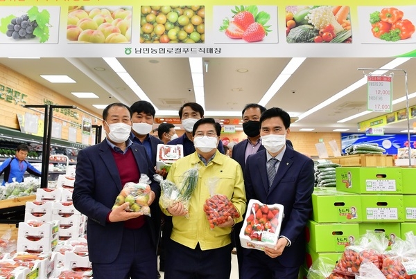 “위기를 기회로!” 장성군 지역 농산물 판매 ‘활발’ 이미지 3