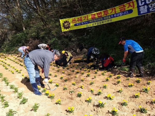장성군 삼계면 “쓰레기 불법 투기지역이 향기로운 꽃밭으로” 이미지 1