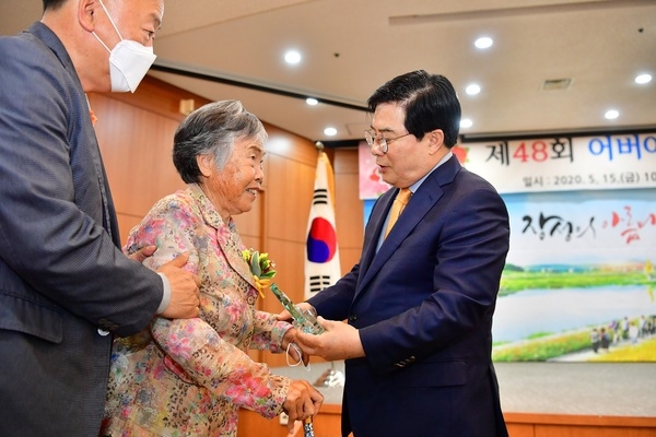 장성군 ‘제48회 어버이날 표창패 수여식’ 개최 이미지 1