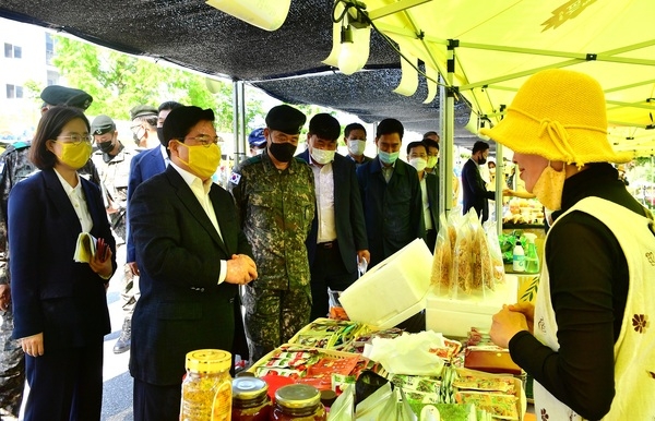 장성군-상무대, 지역농가 살리기 한 뜻 ‘팜밀리마켓’ 성료 이미지 3