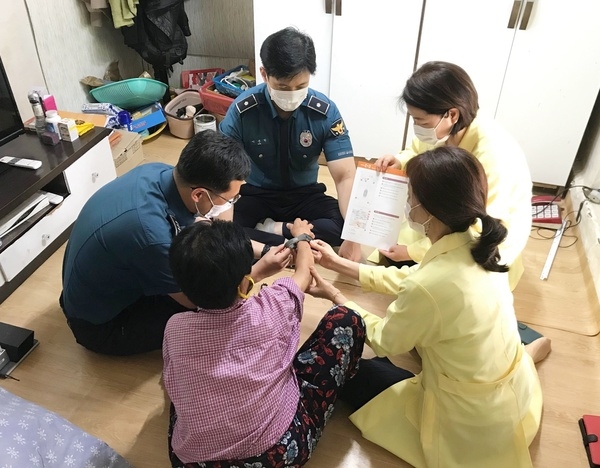 장성군, ‘배회감지기 보급’ 치매 안전망 구축 이미지 1