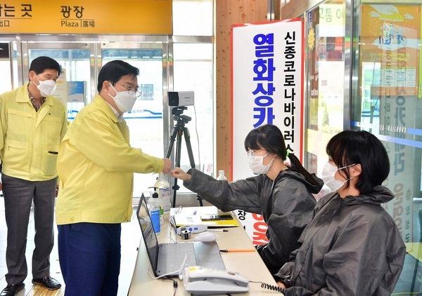 유두석 장성군수, 연휴 첫날 현장근무자 격려 이미지 4