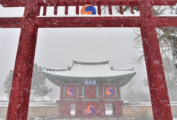 “장성 필암서원의 겨울” (재)한국의서원 통합보존관리단 사진 공모서 ‘우수상’ 이미지 1