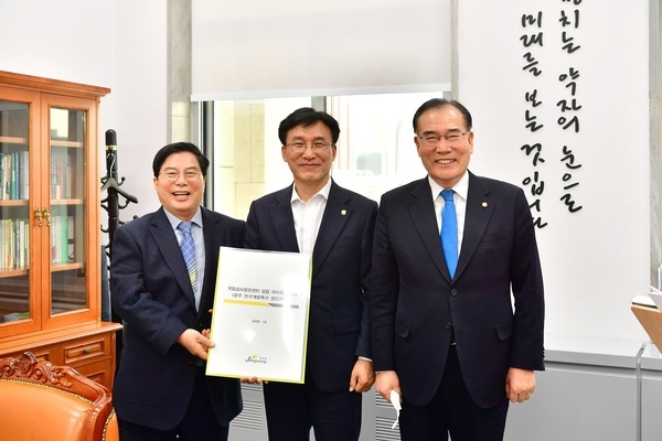 유두석 장성군수 국회 방문… 국립심뇌혈관센터 설립 예산 반영 위한 ‘적극 행보’ 이미지 3
