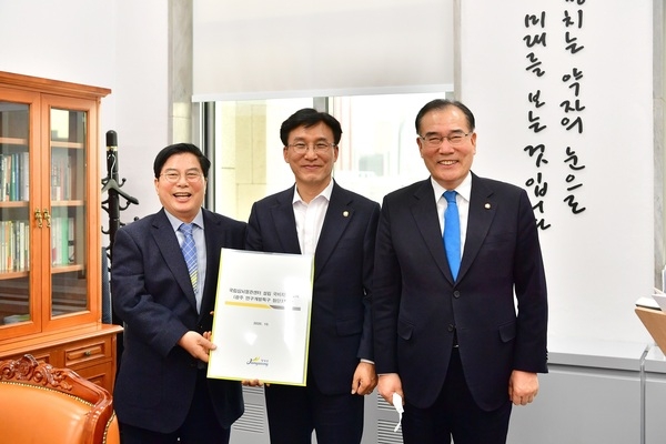 유두석 장성군수 국회 방문… 국립심뇌혈관센터 설립 예산 반영 위한 ‘적극 행보’  이미지 3