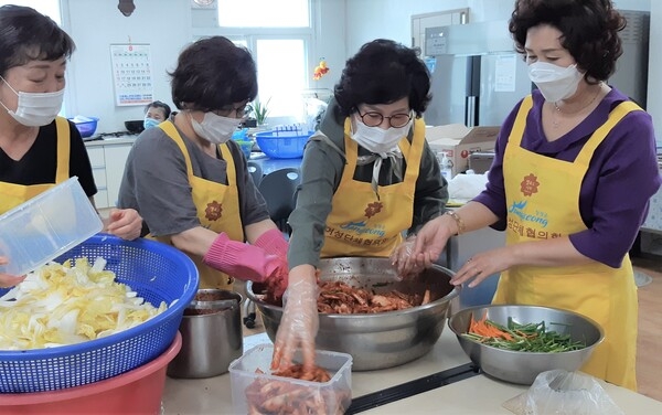 장성군 여성단체협의회 “장성에서 키운 명품 과일 맛보세요” 이미지 2
