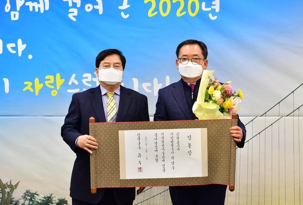 장성군, 승진 공무원에 색다른 임용장 수여 ‘눈길’ 이미지 2