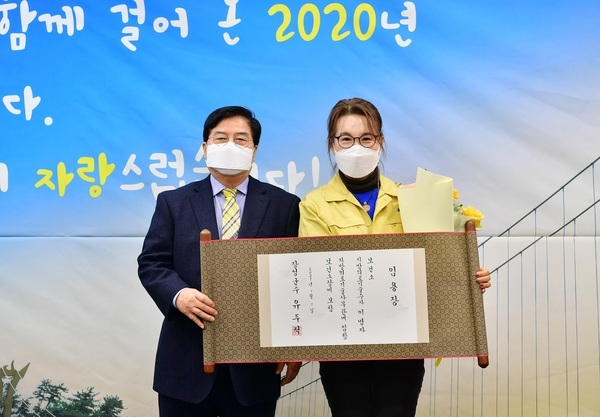 장성군, 승진 공무원에 색다른 임용장 수여 ‘눈길’ 이미지 3