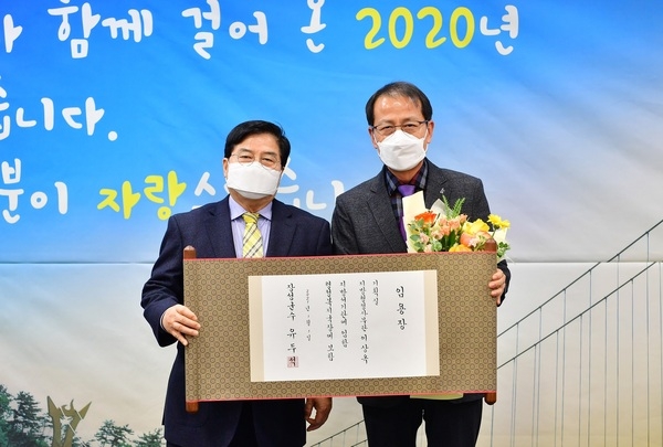 장성군, 승진 공무원에 색다른 임용장 수여 ‘눈길’ 이미지 1