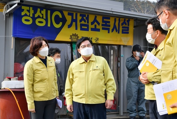 유두석 장성군수, 설 연휴 첫날 현장 근무자 격려 이미지 2
