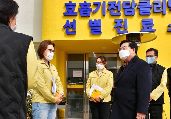 유두석 장성군수, 설 연휴 첫날 현장 근무자 격려 이미지 1