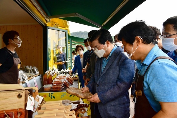다시 열린 장성호 수변길… 풍성해진 수변길마켓 관심 고조 이미지 1