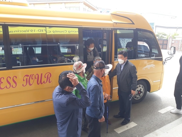 장성군 북일면청년회, 어르신 백신접종 이동 차량 지원 이미지 2