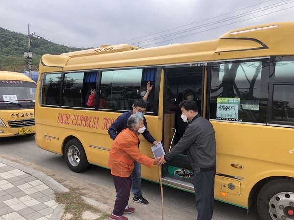 장성군 북일면청년회, 어르신 백신접종 이동 차량 지원 이미지 1