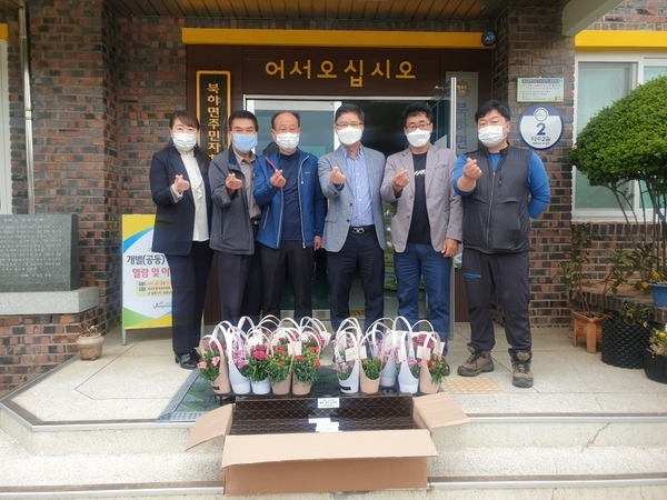 장성군 북하면 청년회, 어버이날 기념 ‘사랑의 카네이션’ 전달 이미지 3