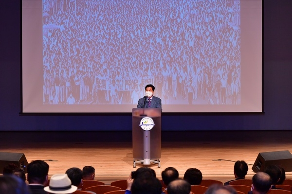 유두석 장성군수 “5‧18민주화운동… 희망의 시작이자 화합의 원천 되길” 이미지 2