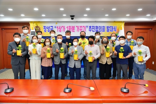 “상가마다 노란꽃 활짝” 장성군 ‘1상가 1화분 가꾸기’ 운동 추진 이미지 3