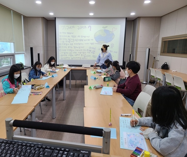 장성군립도서관, 어린이 방학 특강 및 독서동아리 운영 이미지 2