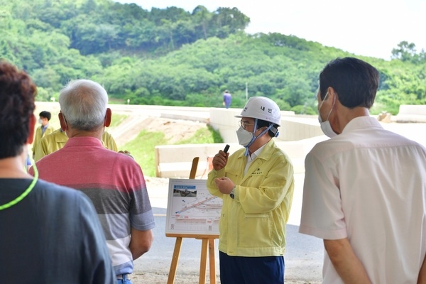 유두석 장성군수, 오월지구 교차로 공사현장 점검 이미지 3