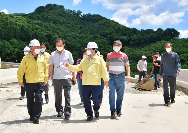 유두석 장성군수, 오월지구 교차로 공사현장 점검 이미지 1