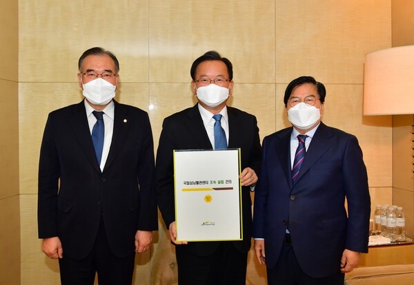 유두석 장성군수, 22일 김부겸 국무총리 면담 이미지 2