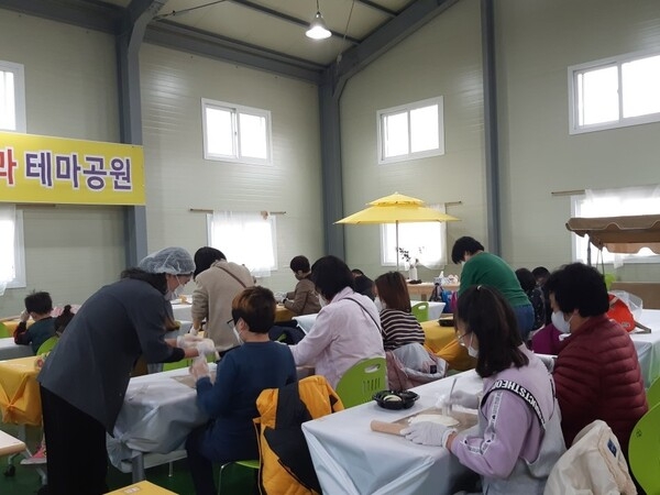 장성군 드림스타트 ‘사과 따기 체험’ 프로그램 운영 이미지 1