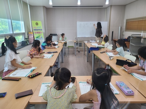 장성군립도서관, 여름방학 문화교실 수강생 모집 이미지 1