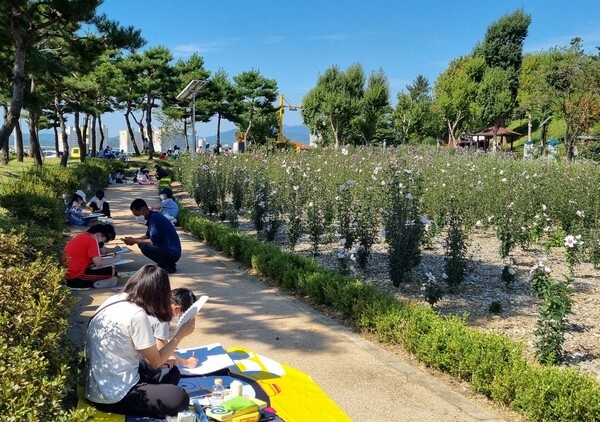 장성무궁화공원에서 ‘나라꽃 무궁화 그리기 미술대회’ 열려 이미지 2