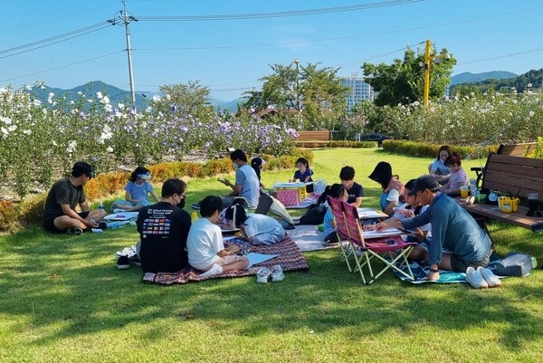 장성무궁화공원에서 ‘나라꽃 무궁화 그리기 미술대회’ 열려 이미지 1