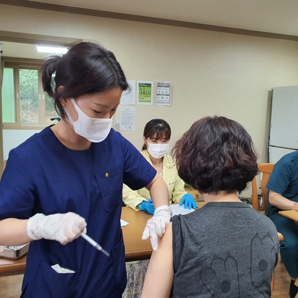 장성군, 겨울철 코로나 재확산 대비… 백신 추가접종 이미지 1