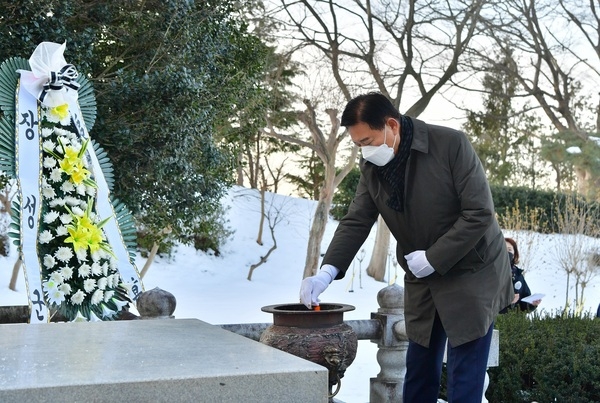 [포토] 장성군, ‘충혼탑 참배’로 새해 시작 이미지 1