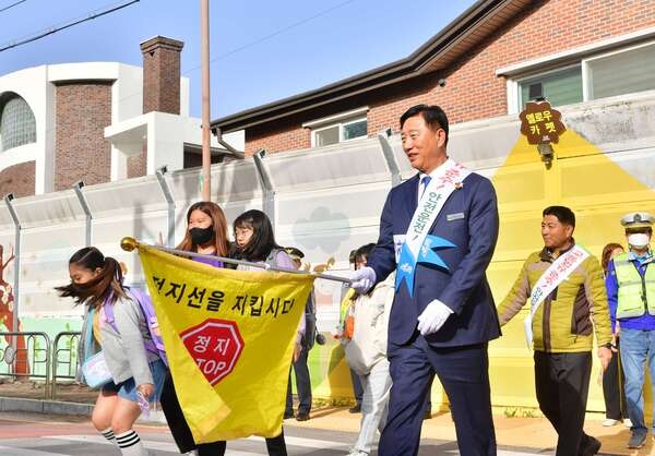 장성군, 어린이 교통안전 합동 캠페인 펼쳐 이미지 2